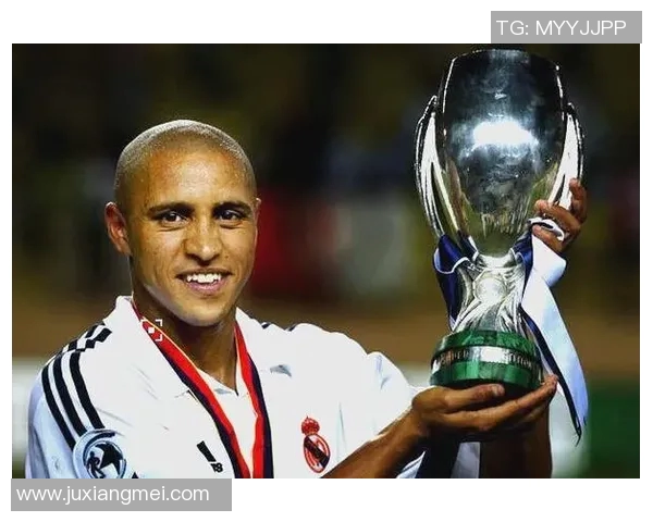 足球明星坚守初心的瞬间定格在镜头中的感人时刻