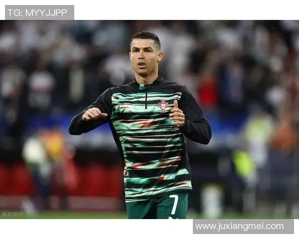 追随足球巨星C罗的足迹探索明星背后的真实故事与梦想 追随足球巨星C罗的足迹探索明星背后的真实故事与梦想